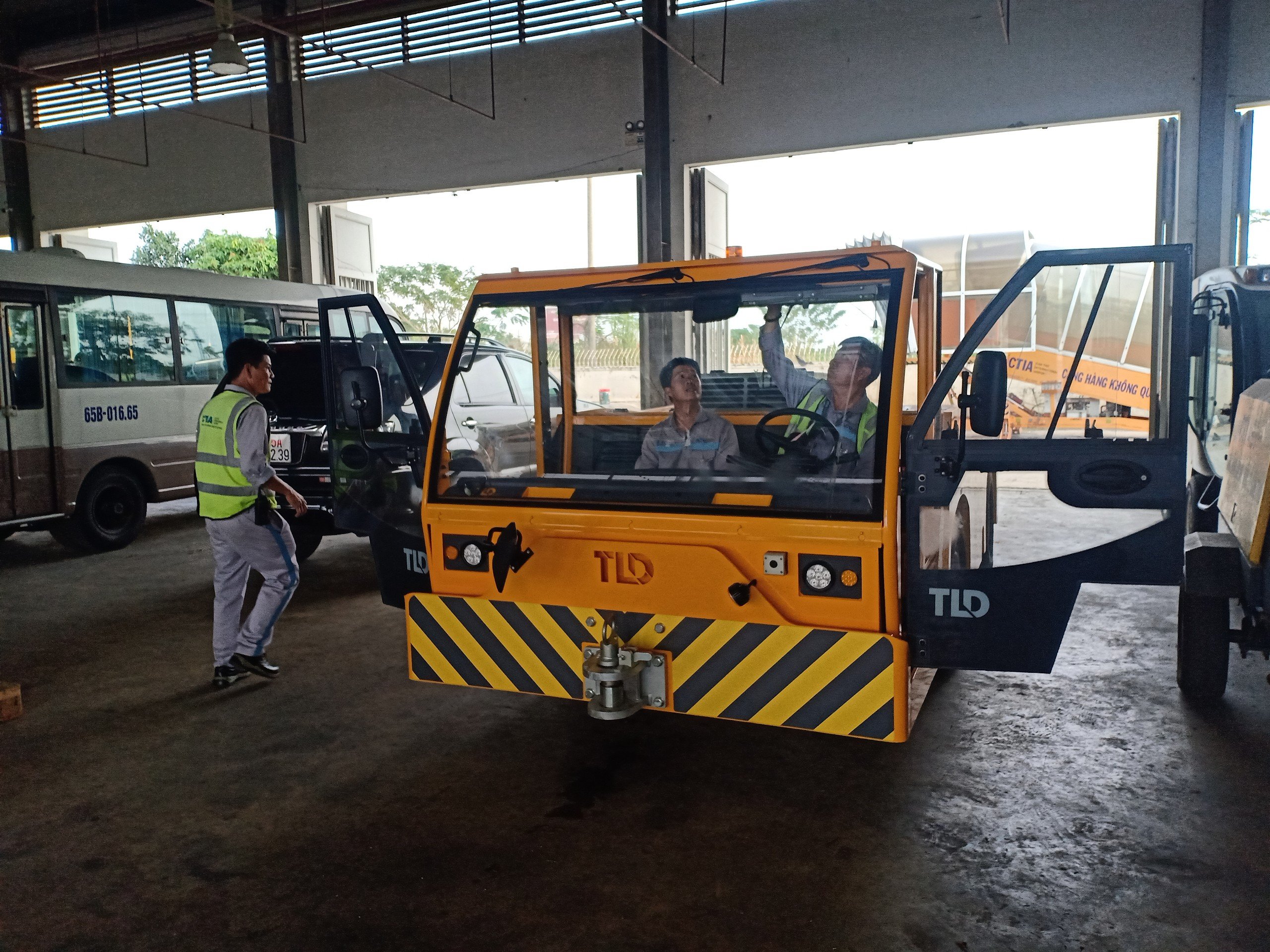 GENERAL INSPECTION, OPERATION TRAINING ON TRACTOR TMX-150 – CAN THO INTERNATIONAL AIRPORT(VCA) – AIRPORTS CORPORATION OF VIET NAM (ACV)