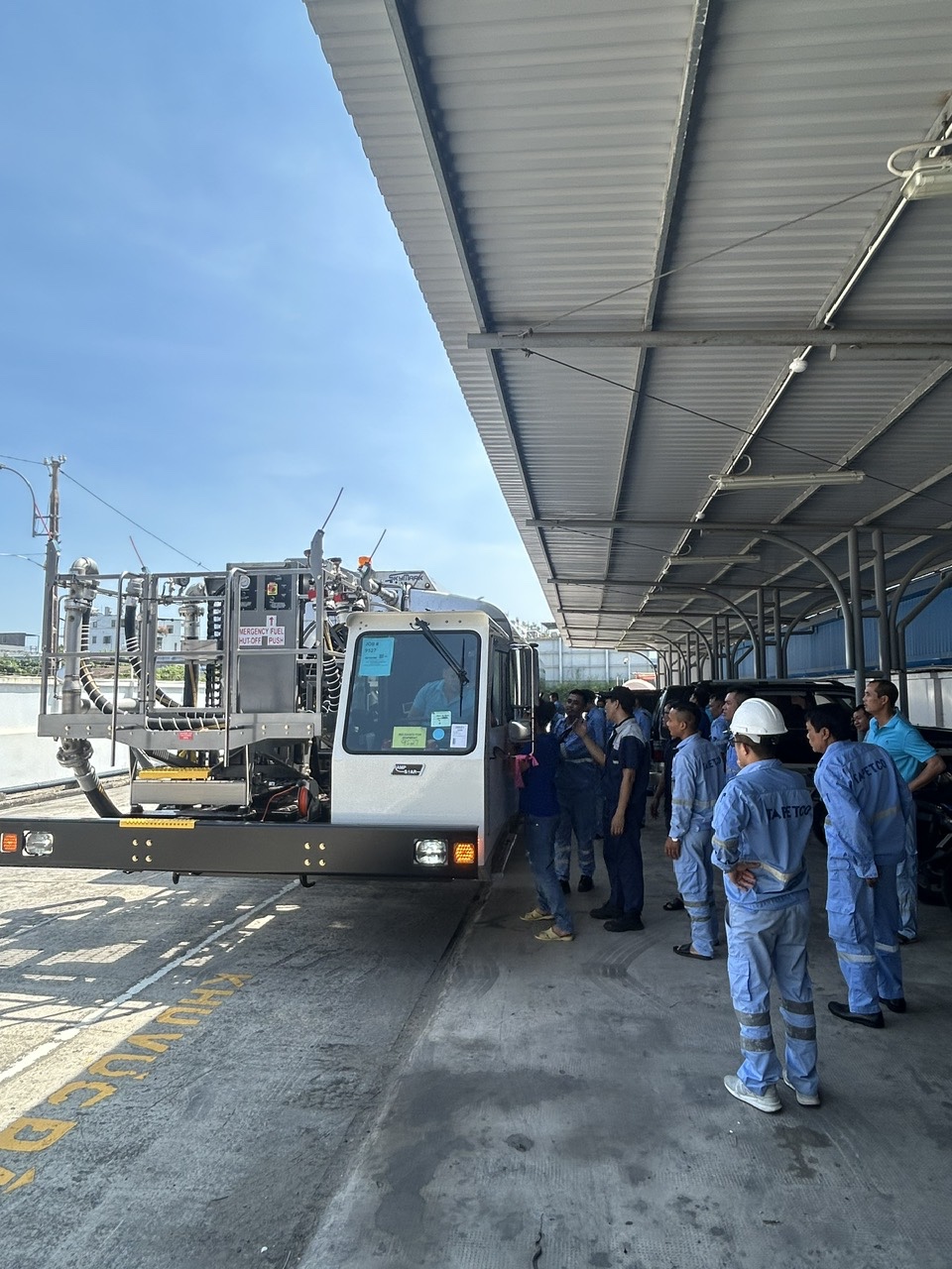 HOÀN THÀNH NGHIỆM THU VÀ ĐÀO TẠO VẬN HÀNH XE TRA NẠP 10.000 USG HÃNG SKYMARK  KHÁCH HÀNG: CÔNG TY CỔ PHẦN THƯƠNG MẠI XĂNG DẦU TÂN SƠN NHẤT (TAPETCO)